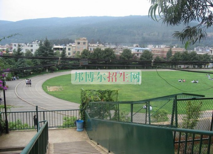 云南省貿(mào)易經(jīng)濟(jì)學(xué)校學(xué)費