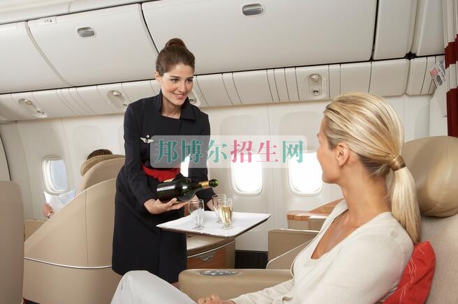高中畢業(yè)學航空服務(wù)