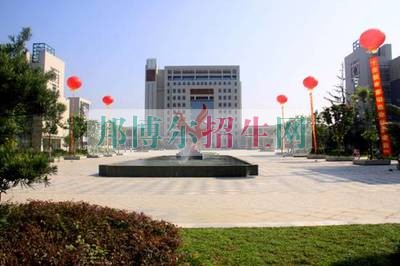 成都有幾個計算機(jī)應(yīng)用技術(shù)學(xué)校