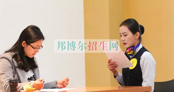 成都航空旅游職業(yè)學(xué)校開(kāi)啟新學(xué)期首場(chǎng)招聘，場(chǎng)面火爆美女如云