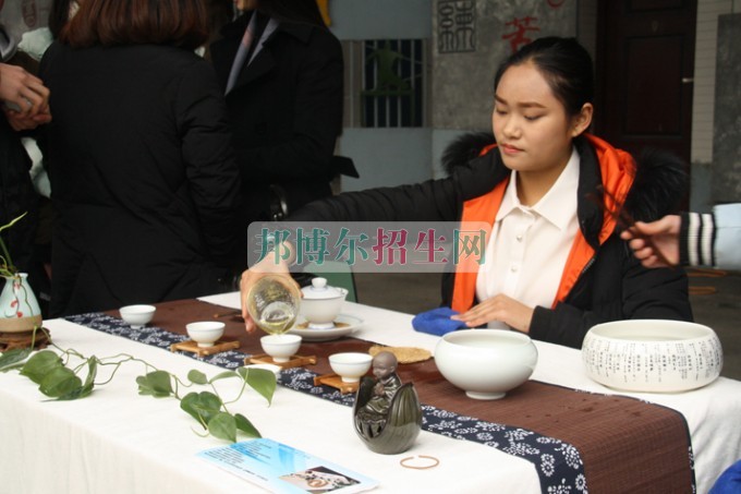 天府新區(qū)成人中等專(zhuān)業(yè)學(xué)校“美好新區(qū)，千年廣都”