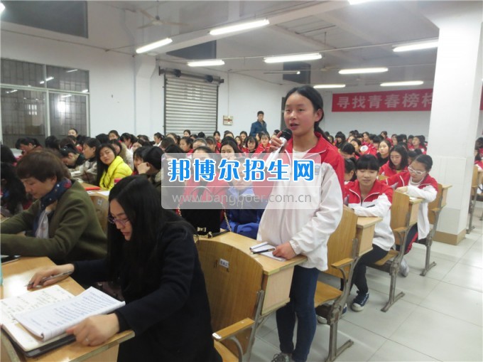 南充師范學?；ㄩ_滿堂盛世春——南充師范歡慶“三八”節(jié)