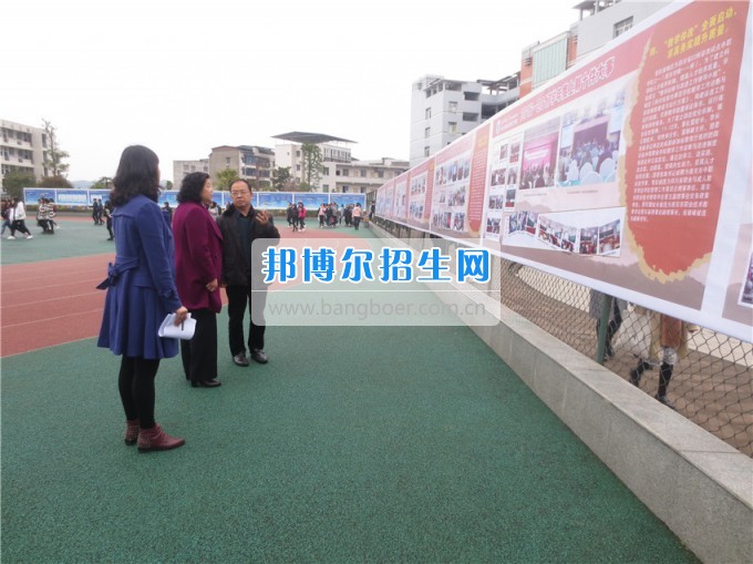 南充師范學?；ㄩ_滿堂盛世春——南充師范歡慶“三八”節(jié)