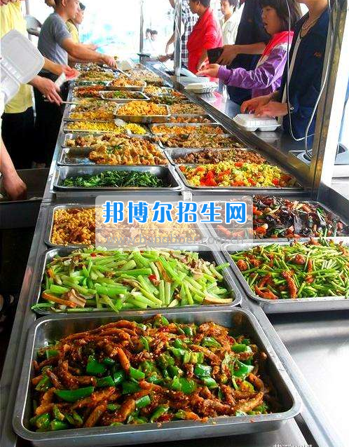 四川省樂(lè)山市第一職業(yè)高級(jí)中學(xué)召開2017年食堂員工食品安全知識(shí)培訓(xùn)會(huì)