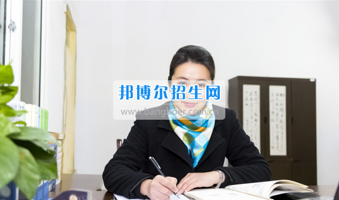重慶海聯(lián)職業(yè)技術學院引導學生做有內涵的花瓶