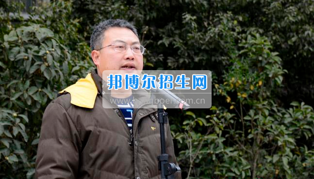 南充市建華職業(yè)中學(xué)簡(jiǎn)短、高效的開學(xué)典禮