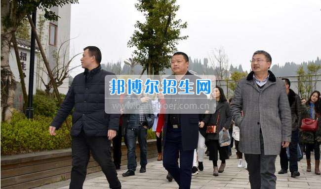南充市建華職業(yè)中學(xué)開展“請進來，走出去”校際交流活動