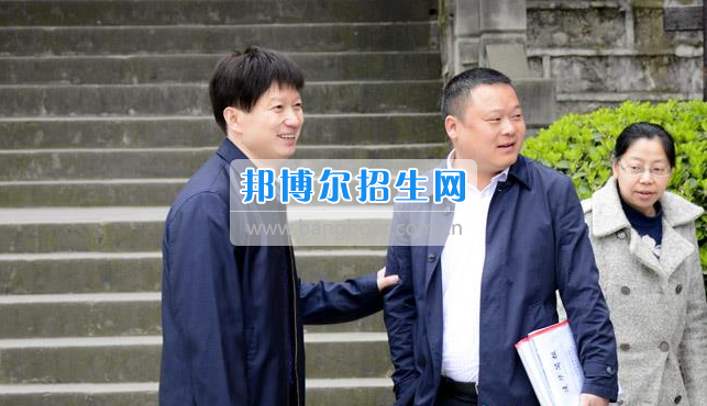區(qū)委常委、宣傳部長邱躍峰一行視察南充市建華職業(yè)中學(xué)