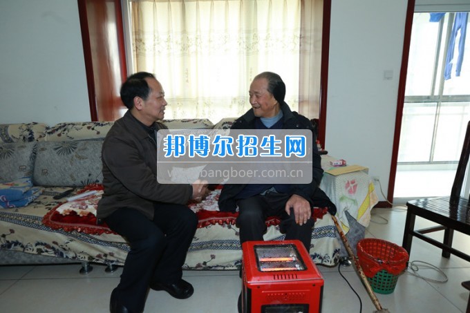 川北幼兒師范高等?？茖W(xué)校黨委書記張斌走訪慰問學(xué)校離退休老同志