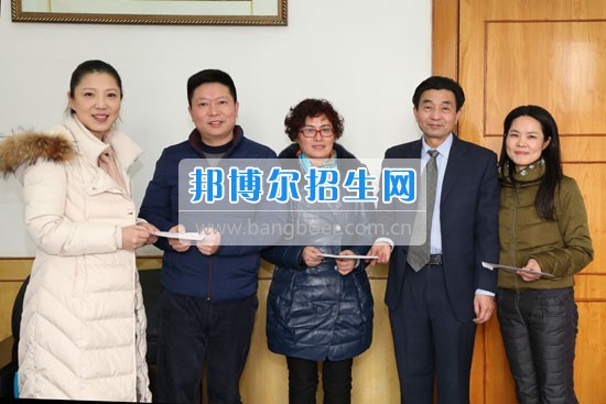 重慶教育管理學(xué)校開(kāi)展走訪(fǎng)慰問(wèn)送溫暖活動(dòng)