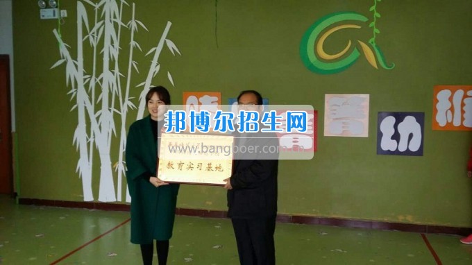 南充師范學(xué)校蔡禮儒校長赴高坪、嘉陵參加實(shí)習(xí)就業(yè)基地掛牌并看望實(shí)習(xí)生