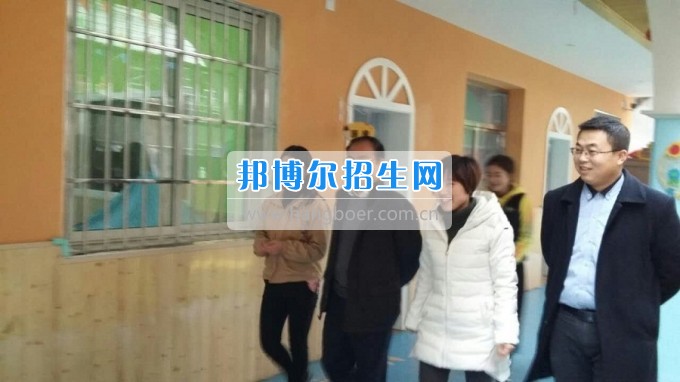 南充師范學(xué)校蔡禮儒校長赴高坪、嘉陵參加實(shí)習(xí)就業(yè)基地掛牌并看望實(shí)習(xí)生