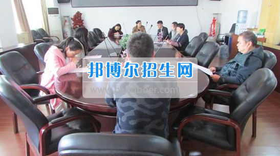 貴州省建設(shè)學(xué)校2017年召開(kāi)行政部門(mén)考核方案修訂專(zhuān)題討論會(huì)