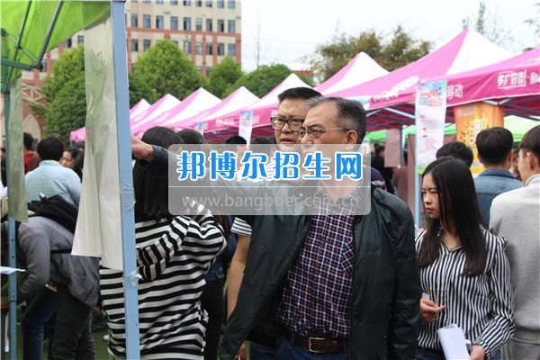 成都希望航空職業(yè)學校成功舉辦2017春季大型人才雙選會