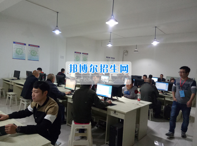 內江市鐵路機械學校首期“特種設備、特種作業(yè)人員安全技術培訓班”順利結業(yè)