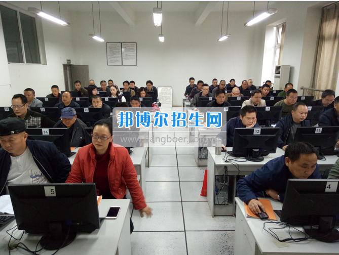 內江市鐵路機械學校首期“特種設備、特種作業(yè)人員安全技術培訓班”順利結業(yè)