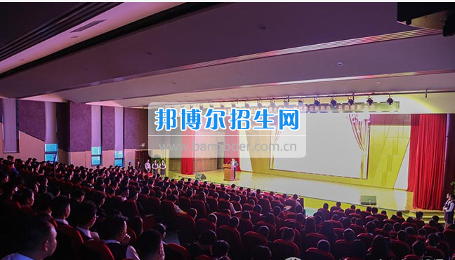 四川科技職業(yè)學(xué)院2017年“薪火相傳 時(shí)代責(zé)任新?lián)?dāng)”五四表彰大會圓滿召開