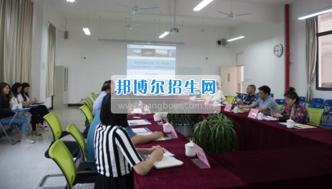四川省一帶一路促進會會長林忠清一行來四川省經濟管理學校參觀考察，共同商建“一帶一路國際職業(yè)教育中心”