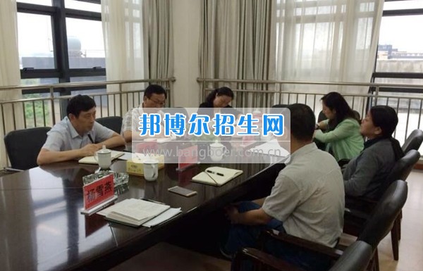 貴州警察學(xué)院來(lái)貴州商業(yè)高等?？茖W(xué)校參觀交流
