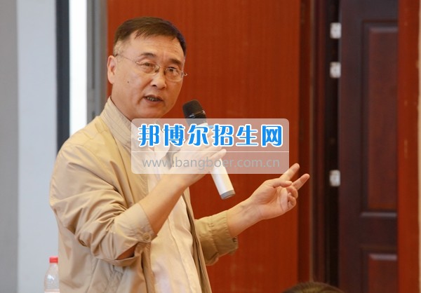 貴州商業(yè)高等?？茖W校舉行“協(xié)同創(chuàng)新 共謀發(fā)展——高校服務區(qū)域經(jīng)濟發(fā)展論壇”