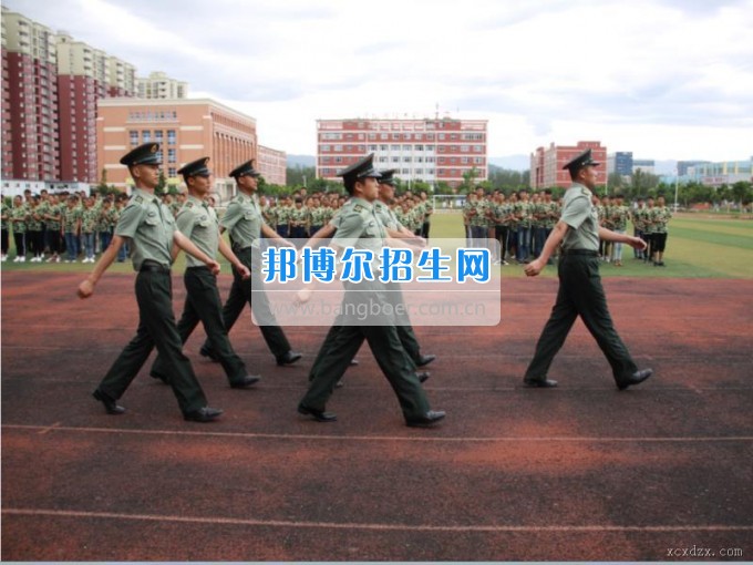 西昌現(xiàn)代職業(yè)技術(shù)學校舉行2017級新生軍訓閱兵式暨軍訓表彰大會
