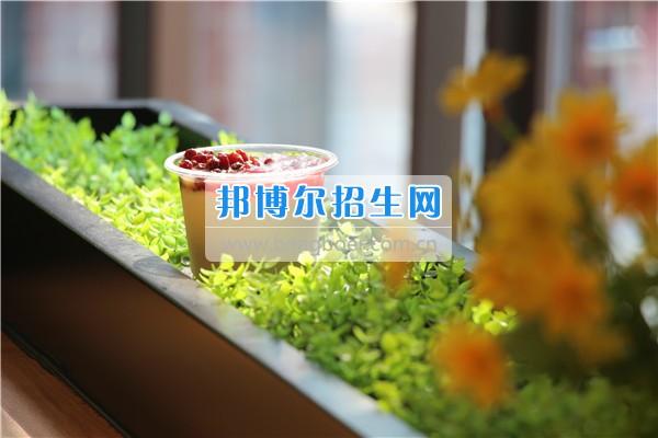 成都希望航空職業(yè)學(xué)校美味冷飲大曝光！據(jù)說(shuō)，正數(shù)第三的是同學(xué)們最喜愛(ài)的冷飲！