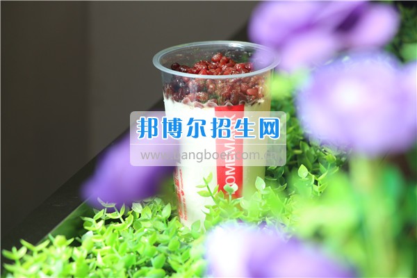 成都希望航空職業(yè)學(xué)校美味冷飲大曝光！據(jù)說(shuō)，正數(shù)第三的是同學(xué)們最喜愛(ài)的冷飲！