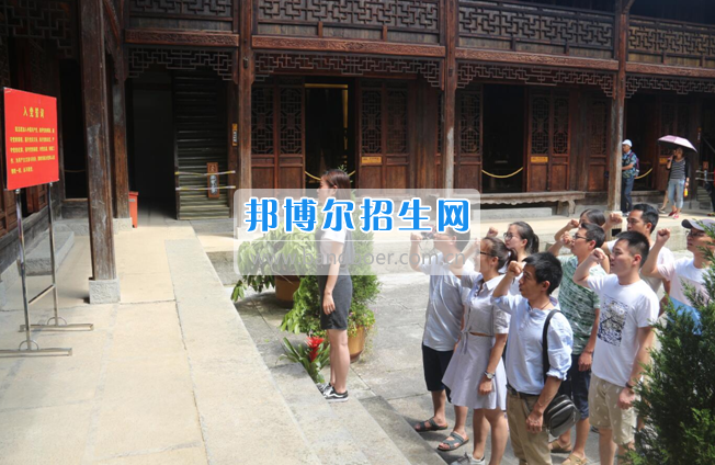 黔南民族醫(yī)學(xué)高等?？茖W(xué)校開(kāi)展踐行“兩學(xué)一做”做到“知行合一”學(xué)習(xí)