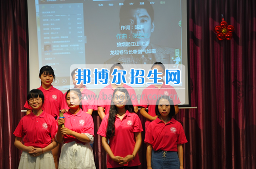 重慶工商大學(xué)派斯學(xué)院舉行青春“三下鄉(xiāng)”，我們?cè)诼飞匣顒?dòng)