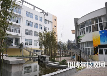 成都汽車職業(yè)技術(shù)學(xué)校2020年報(bào)名條件、招生要求、招生對(duì)象