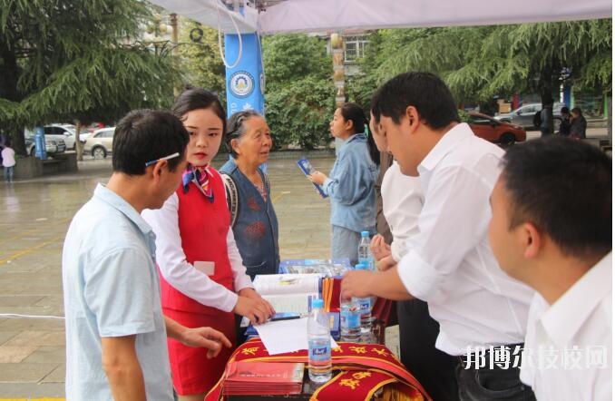 六枝特區(qū)職業(yè)技術(shù)學(xué)校2020年報(bào)名條件、招生要求、招生對象