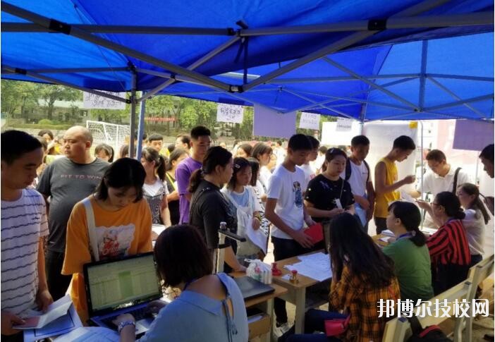 銅仁中等職業(yè)學校2020年報名條件、招生要求、招生對象