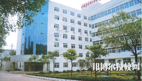 國營八二一廠技工學(xué)校2020年報名條件、招生要求、招生對象