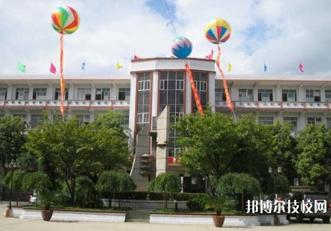 畢節(jié)財貿學校2020年報名條件、招生要求、招生對象