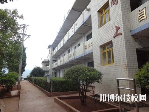普定職業(yè)技術(shù)學校2020年報名條件、招生要求、招生對象