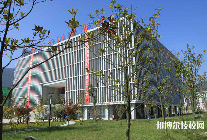重慶黔江區(qū)民族職業(yè)教育中心2020年報名條件、招生要求、招生對象