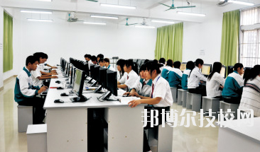 景泰縣京華職業(yè)中學2020年學費、收費多少