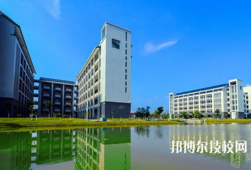 河源衛(wèi)生學(xué)校2020年報(bào)名條件、招生要求、招生對(duì)象