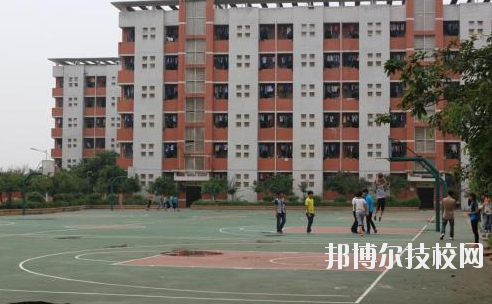 重慶大足職業(yè)教育中心2020年報名條件、招生要求、招生對象