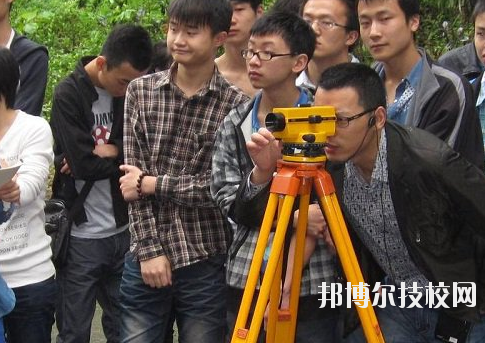 重慶風(fēng)景園林技工學(xué)校2020年招生辦聯(lián)系電話(huà)