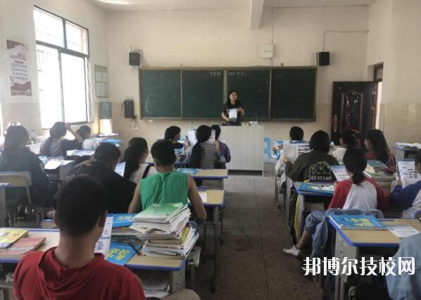 安順機(jī)械工業(yè)學(xué)校2020年報(bào)名條件、招生要求、招生對(duì)象