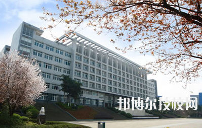 重慶三峽衛(wèi)生學校2020年報名條件、招生要求、招生對象