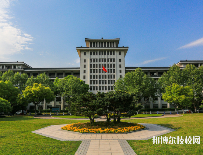重慶旅游學(xué)校建勝分校2020年報名條件、招生要、招生對象求