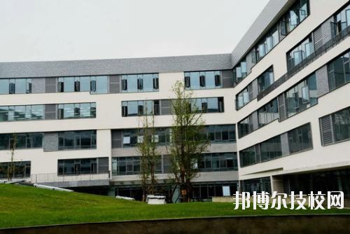 安龍職業(yè)技術學校2020年報名條件、招生要求、招生對象
