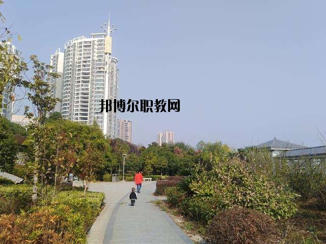 蓮花職業(yè)技術(shù)學(xué)校2020年報(bào)名條件、招生要求、招生對(duì)象