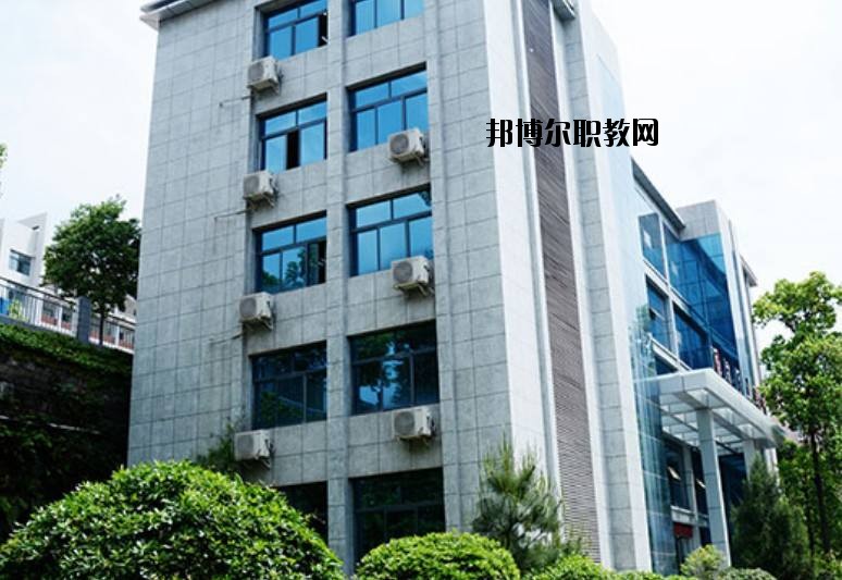 達州風(fēng)華職業(yè)技術(shù)學(xué)校2020年招生簡章