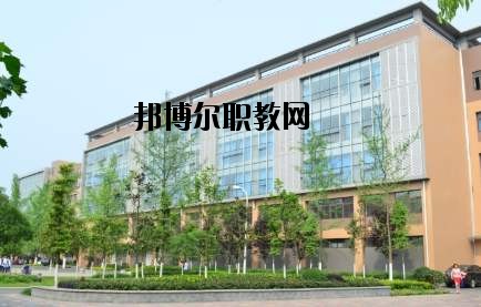 成都市恒輝技工學(xué)校2020年報(bào)名條件、招生要求、招生對象