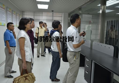 慈溪周港職業(yè)高級中學學校地址在哪里