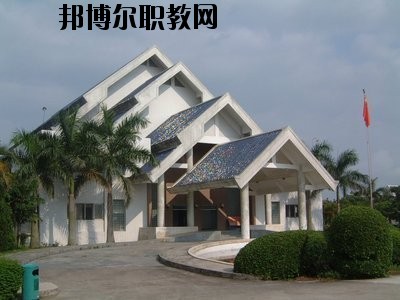 曲靖羅平職業(yè)技術(shù)學(xué)校2020年報(bào)名條件、招生要求、招生對(duì)象