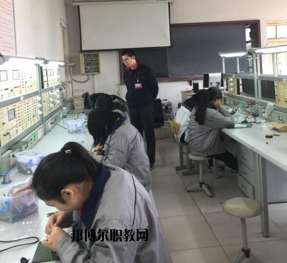 石家莊機(jī)械技工學(xué)校2020年報(bào)名條件、招生要求、招生對(duì)象